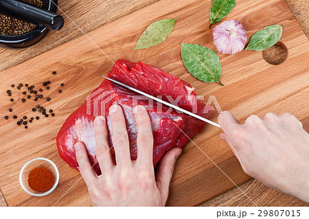 Slicing Raw Meat 29807015