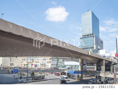 首都高速渋谷線と渋谷駅の歩道橋 東京都渋谷区 の写真素材