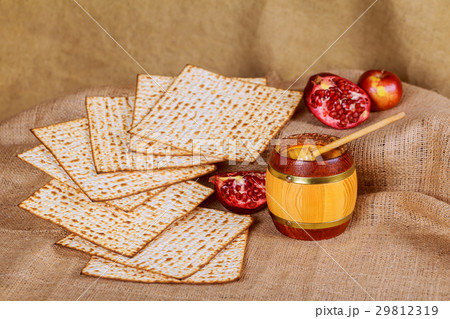 Pesach wine and matzoh jewish passover bread Pesach wine and matzoh jewish passover bread 29812319
