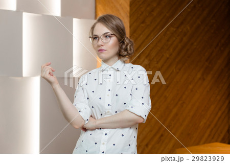 Lovely female posing 29823929