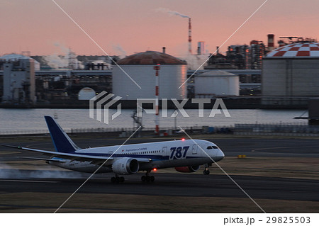 タイヤスモークを出して着陸 29825503