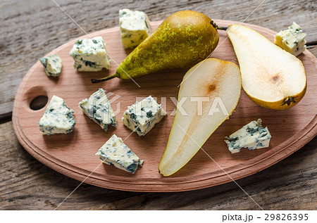blue cheese with pears 29826395