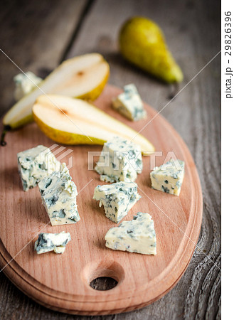 blue cheese with pears 29826396