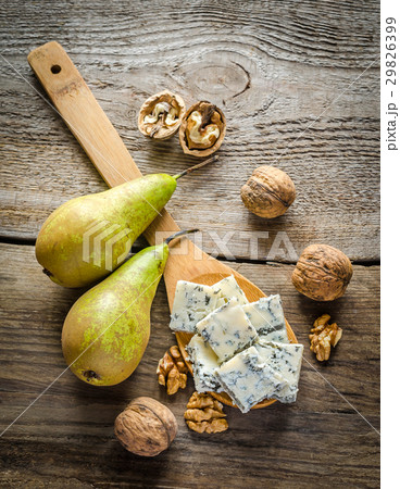 Blue cheese with pears and walnuts Blue cheese with pears and walnuts 29826399