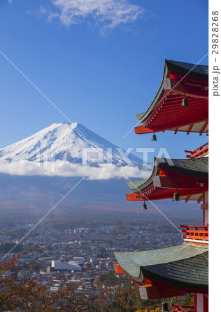 mount fuji from chureito pagoda 29828268