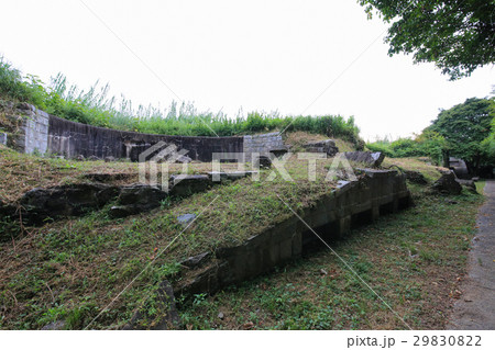 愛媛県今治市　小島　北部砲台砲座跡（爆撃演習による爆破跡） 29830822