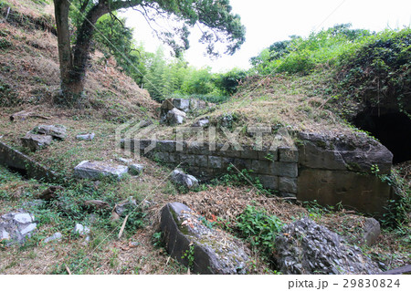 愛媛県今治市 小島 北部砲台砲座跡(爆撃演習による爆破跡) 愛媛県今治市 小島 北部砲台砲座跡(爆撃演習による爆破跡) 29830824