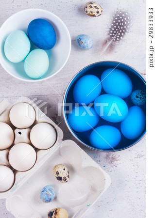 Painting eggs for easter Painting eggs for easter 29833933