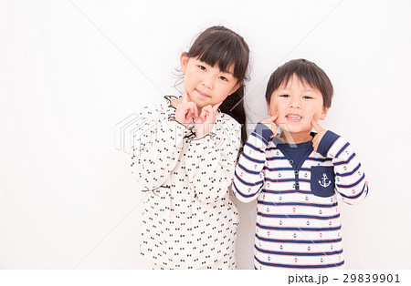 パジャマ姿の子供 パジャマ姿の子供 29839901