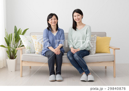 仲の良い母と娘 仲の良い母と娘 29840876