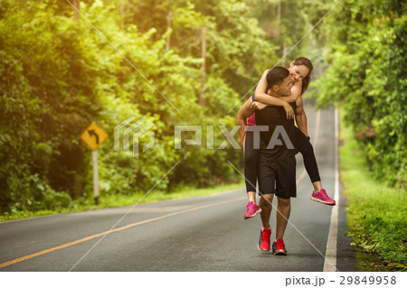 Couple jogging Based on a woman to her boyfriend Couple jogging Based on a woman to her boyfriend 29849958