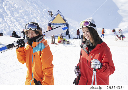 スキー カップルの写真素材