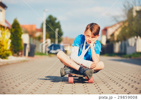 Boy with broken hand Boy with broken hand 29859008