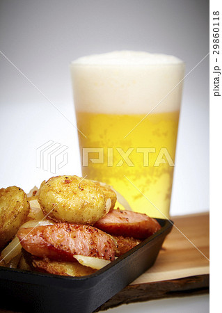 ジャーマンポテトにビール 29860118