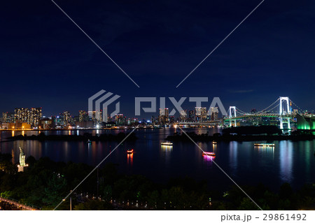 東京 お台場 東京ベイエリアの夜景とレインボーブリッジ 東京 お台場 東京ベイエリアの夜景とレインボーブリッジ 29861492
