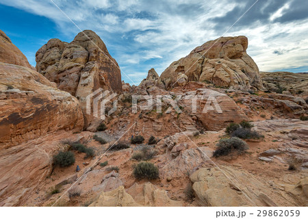 Colorful sandstone on the trail in Valley of Fire 29862059