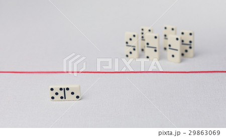 Expelled from the group, unable to cross the red 29863069