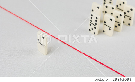 Expelled from the group, unable to cross the red 29863093