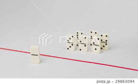 Expelled from the group, unable to cross the red 29863094