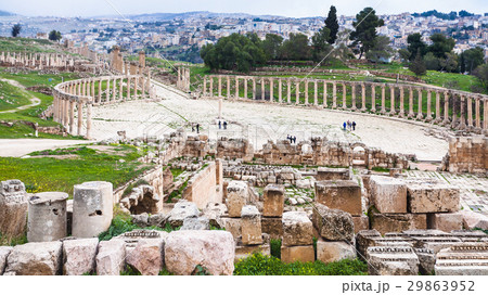 above view of Oval Forum in ancient Gerasa town 29863952