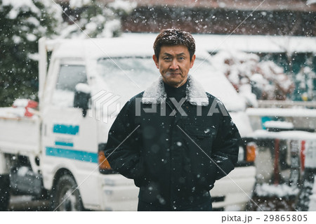 middle-aged and older person 29865805