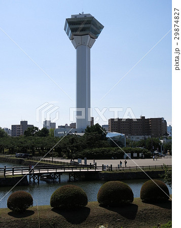 五稜郭の土塁の上から見た五稜郭タワー 五稜郭の土塁の上から見た五稜郭タワー 29874827