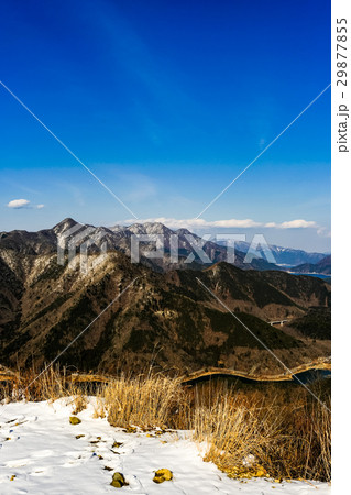 精進湖パノラマ台から西湖・河口湖方面を望む 29877855