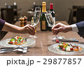 レストランで乾杯する二人 29877857