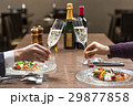 レストランで乾杯する二人 29877858