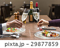 レストランで乾杯する二人 29877859