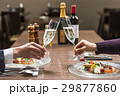 レストランで乾杯する二人 29877860