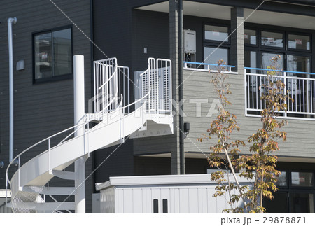 避難用滑り台イメージ　施工例　老人ホーム　幼稚園などの建物　 29878871