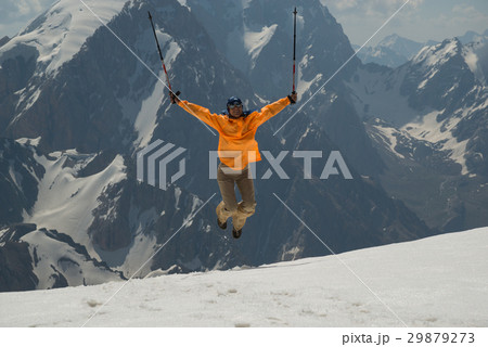 Emotions in high mountains 29879273