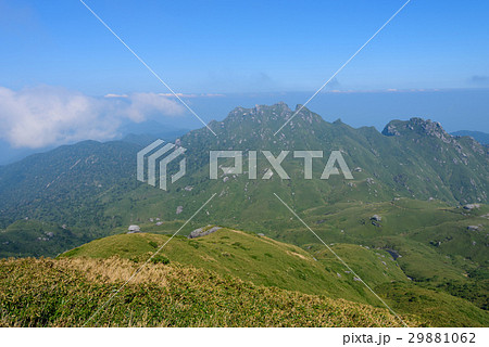 鹿児島　屋久島　永田岳　宮之浦岳山頂からの眺め 29881062