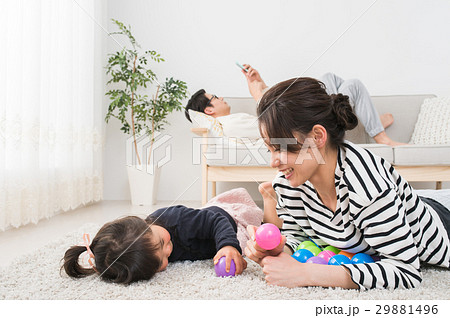 子育てに無関心な夫　 29881496