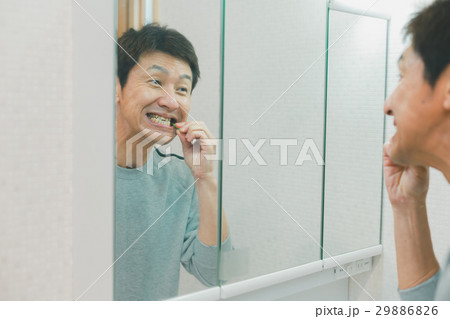 middle-aged and older person middle-aged and older person 29886826