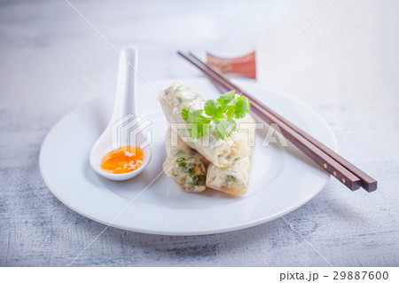 Rice Paper Rolls  29887600
