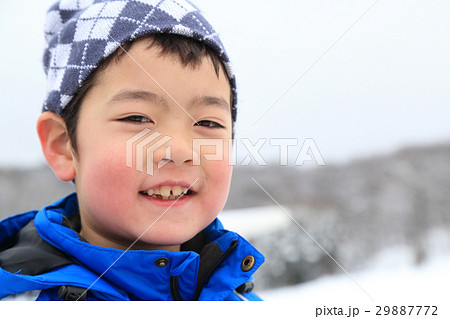 スキーを楽しむ子供 スキーを楽しむ子供 29887772