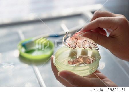 Retainer in woman hand Retainer in woman hand 29891171