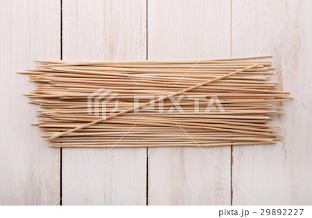 Top view of wooden skewers 29892227