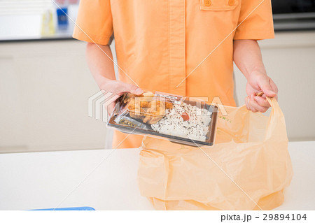 コンビニ（お弁当） 29894104