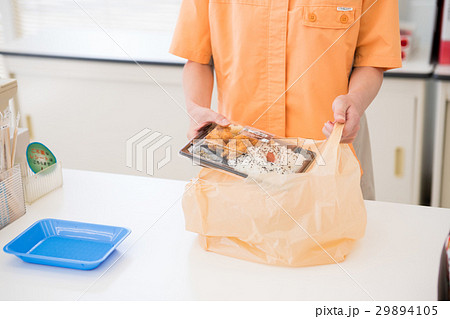 コンビニ（お弁当） 29894105