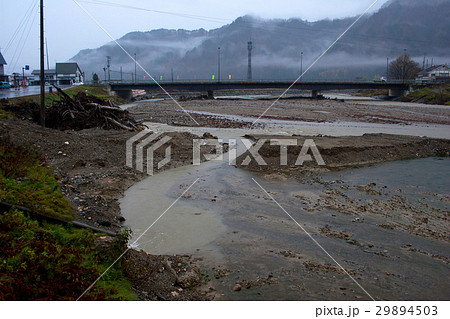 黒谷川萬歳橋の豪雨被害 平成 23 年 7 月新潟・福島豪雨 黒谷川萬歳橋の豪雨被害 平成 23 年 7 月新潟・福島豪雨 29894503