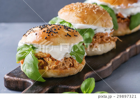 Homemade mini burgers with pulled chicken Homemade mini burgers with pulled chicken 29897321