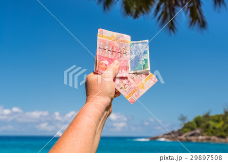 Seychelles banknotes 29897508