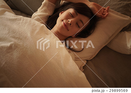 睡眠・女性 29899569