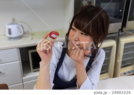 ライフスタイルイメージ　カーローン 29903329