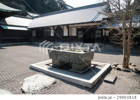 瑞応寺（ずいおうじ）　曹洞宗　愛媛県新居浜市山根町 29903818
