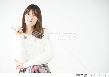 ひらめく若い女性 ひらめく若い女性 29904574