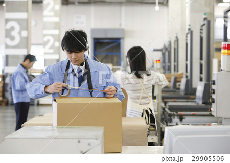 流通ビジネスイメージ　倉庫　工場　製造　運送　運輸　物流　梱包 29905506